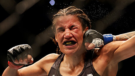 Опухший глаз и 11 швов. Однажды экс-чемпионка UFC подралась с поваром – думая, что победит мужика