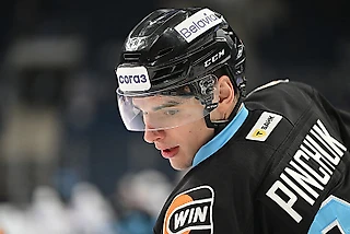 «В Минске пару раз угощали пончиками». Виталий Пинчук – в шоу «Хоккейный борт»