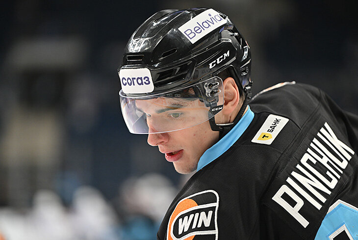 «В Минске пару раз угощали пончиками». Виталий Пинчук – в шоу «Хоккейный борт»