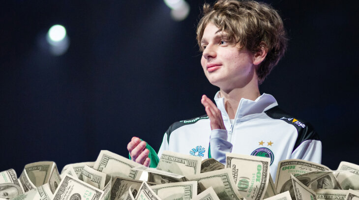 💸Kyousuke сорит деньгами: ₽150 тысяч выкинул в толпу, 80 – проиграл в камень-ножницы