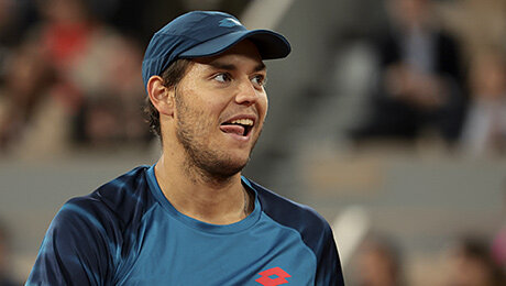 «Живу с родителями, готовит мама». Истории теннисиста Котова о маме, нелюбви к США и падении с самоката