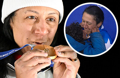 До слез: 41-летняя американка выиграла в бобслее на Играх – и отпраздновала с глухими сыновьями