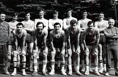 XLIV чемпионат СССР, сезон-1976/77. ЦСКА освободили от матча во Владивостоке, но они проиграли бельгийцам в Кубке чемпионов