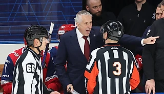 «Деда трясет, #####». Судья оценил Боба Хартли – на всю арену