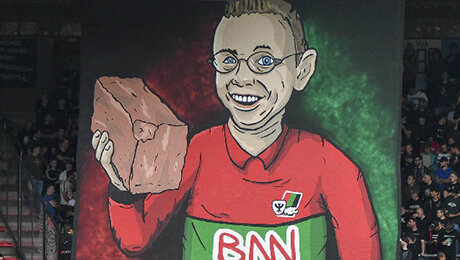 Пранкер-инвалид с лицом ребенка – спонсор футбольного клуба. Безумная история спасения НЕКа