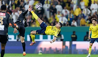 Гол Роналду через себя на 96-й! В 40 лет