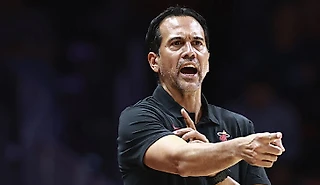 Эрик Споэльстра мешает «Майами» сливать. Глупость или хитрый план?