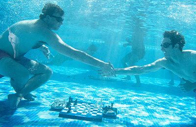 Ниманн сыграл почти голым – теперь он чемпион по подводным шахматам