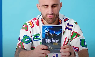 Пижама из «Гарри Поттера», собственные презервативы, катана. Без чего не могут жить бойцы UFC?