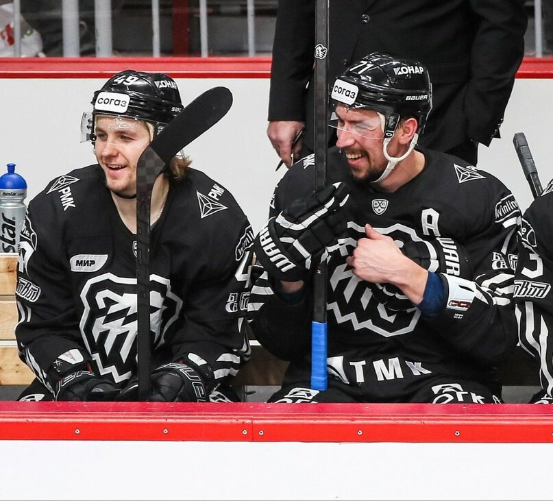 Ноябрь в КХЛ: серия «Металлурга» и рекорд Шабанова