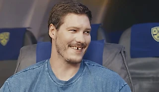 «Один раз зуб выбили, я вставил обратно и он прижился». Дмитрий Яшкин – в шоу «Хоккейный борт»