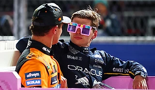 Подиум «Ф-1» в Вегасе – мультяшка: леголимузин и пляски Микки Мауса для победителей!