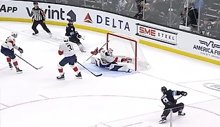 Сэйв года от Бобровского! Какая же красота!