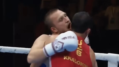 Укусил соперника за ухо, но не лишился медали. Справедливо для чемпиона мира по боксу из России?