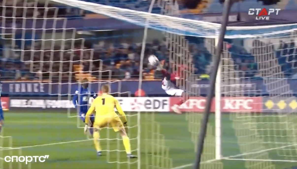 Перекинул вратаря пяткой на 90+2 – и вывел дальше в Кубке! Внезапный хайлайт из Франции