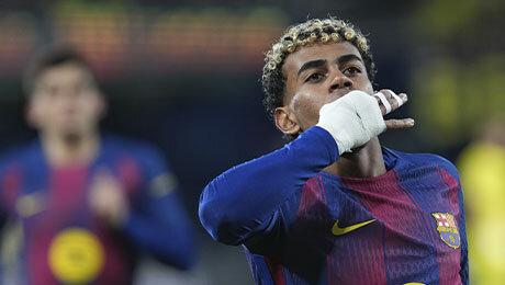 Ямаль довел соперника до красной, забил – и свистнул трибунам. Потроллил фанатов «Вильярреала»