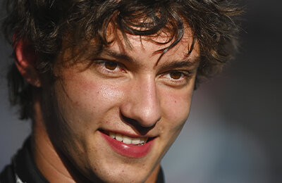 В «Ф-1» новый рекордсмен – Антонелли выиграл поул для «Мерседеса» и вошел в историю