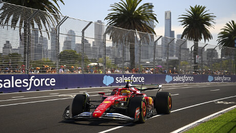 «Мерседес» разгромил «Феррари» и выиграл первую гонку новой «Ф-1»