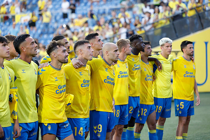 15 футболистов «Лас-Пальмаса» опоздали на самолет. Пошли пить кофе и заблудились