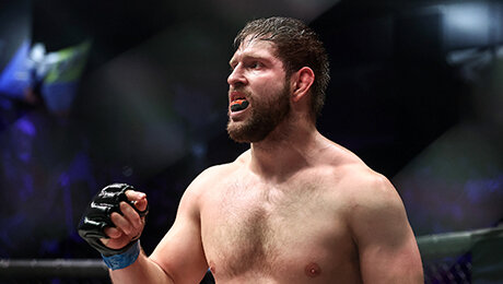 Раздражает кавказцев, вызывал Емельяненко, продает детскую одежду. 15 фактов про сильнейшего тяжа России