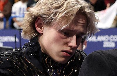 А какой человек Илья Малинин? Не бог, а мальчишка, который просит у мамы кошку