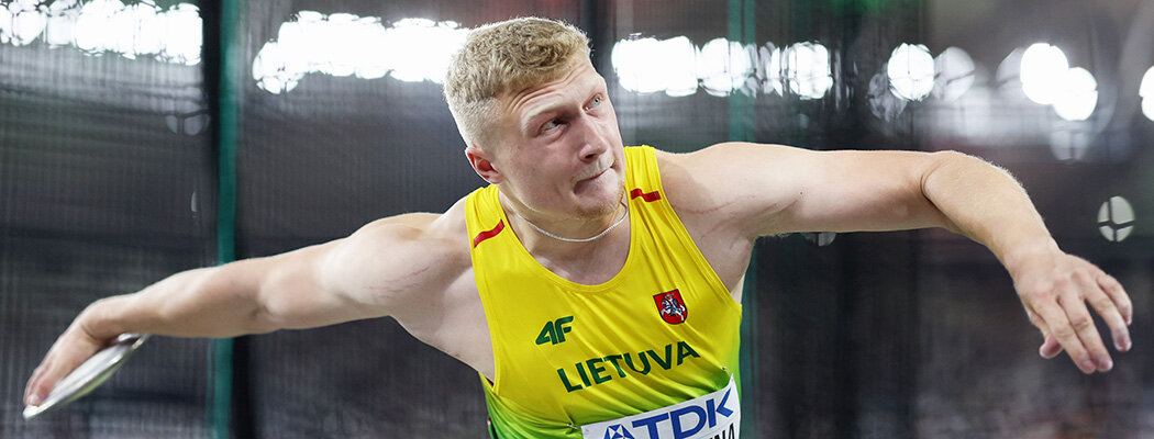 Побит старейший рекорд легкой атлетики: это бросок века от 21-летнего литовца!