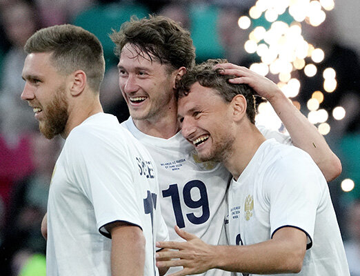 Россия забила четыре Беларуси: дубль Чалова за 6 минут, первый гол Тюкавина, дебют Максименко
