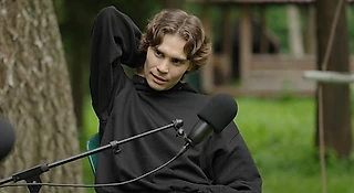 Что мы знаем о Никсе? Ходил в театральный кружок, был на учете в милиции