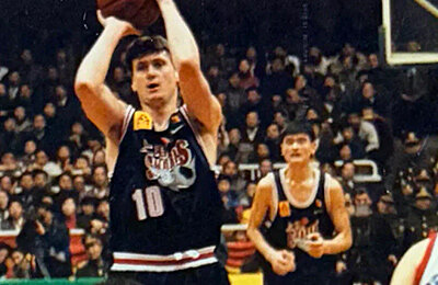 Игра с Яо Мином, уроки Кондрашина и Мессины, развитие Шведа и Понкрашова. Андрей Мальцев открывает фотоальбом