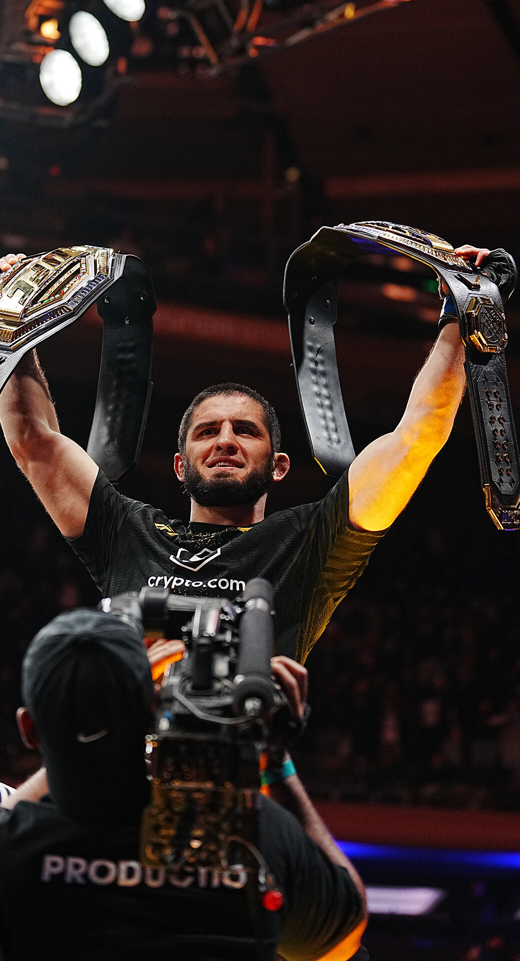 Махачев – со вторым поясом UFC! Разгромил чемпиона и потребовал бой в Белом доме