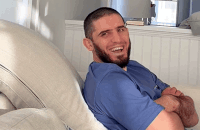 «Вот с такими дровами футбол смотрю». Хабиб устроил экзамен Махачеву – тот не справился