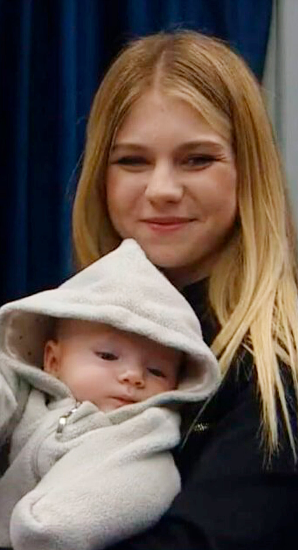 Трусова пришла на фигурку с сыном и села в КиК с мужем