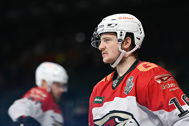 Ткачев так и не уехал в Америку. Теперь он самый дорогой игрок КХЛ с зарплатой 101 млн