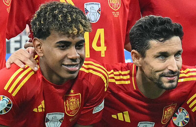 Ямалю 16, Навасу – 38. Самый юный и самый старый на фланге Испании в полуфинале Евро