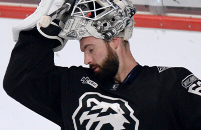 Вратарь-мем уезжает из КХЛ. Фанаты «Трактора» наконец-то довольны
