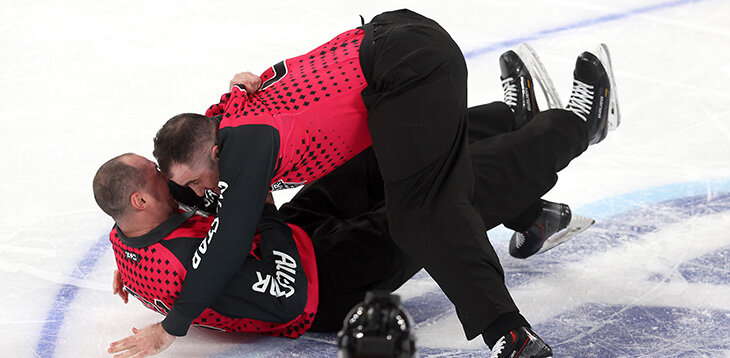 Фотография поста в ленте Судьи заигрались на Матче звезд КХЛ: устроили шуточную драку, но кровь – настоящая