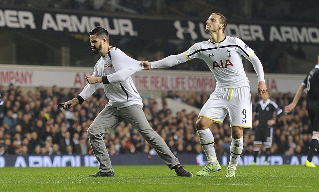 400 ретвитов и я выбегу на поле!