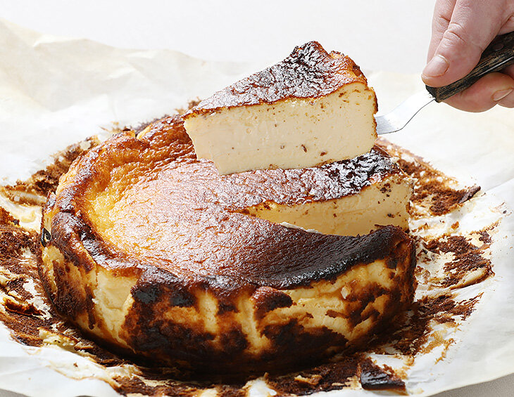 Баскский пирог с вишней и заварным кремом - рецепт с фото