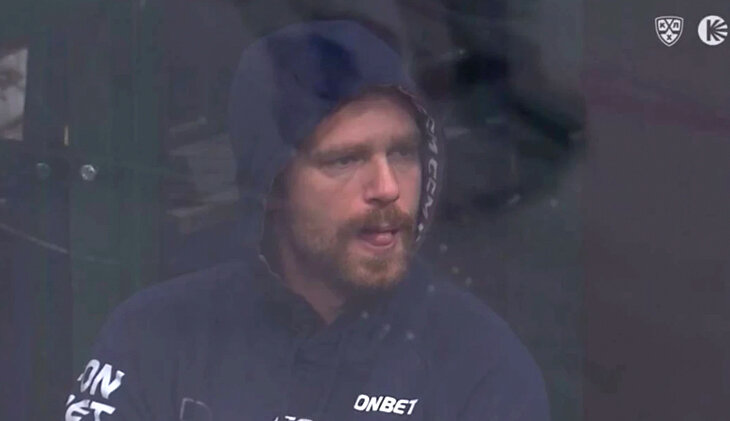 Фотография поста в ленте Кузнецова сняли с игры против «Ак Барса». Разин не отвечает на вопросы