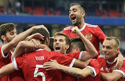 Игорь Смольников, Дмитрий Комбаров, Федор Смолов, Мартин Родригес, Гари Медель, Маурисио Исла, Руслан Камболов, Алексис Санчес, Джонни Эррера, Роман Шишкин, Сборная Чили по футболу, Артуро Видаль, Виктор Васин, Александр Бухаров, Хосе Фуэнсалида, Дмитрий Полоз, Ставки на футбол, Жан Босежур, Алексей Миранчук, Пабло Эрнандес, Александр Головин, Федор Кудряшов, Сборная России по футболу, Эдуардо Варгас, Ставки на спорт, Чарлес Арангис, товарищеские матчи (сборные), Александр Самедов, Игорь Акинфеев, Александр Ерохин, Гонсало Хара, Юрий Жирков, Денис Глушаков