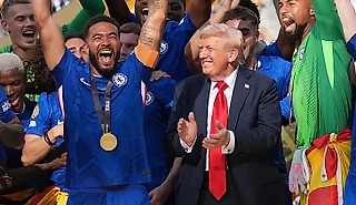 Трамп на финале КЧМ: что он там делал? Жал руку Сафонову, примазался к чемпионскому «Челси»