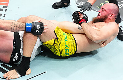 Шоу русского бразильца в UFC: вышел под «Матушку» и 4-й раз подряд скрутил сопернику пятку