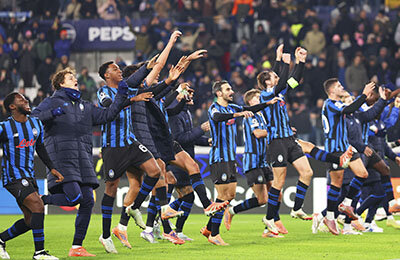 Бавария, Галатасарай, Лига чемпионов УЕФА, серия А Италия, Йозуа Киммих, Славия Прага, Ливерпуль, лига 1 Франция, Ла Лига, Пьер-Эмерик Обамеянг, Аталанта, Олимпиакос, ПСВ, Мохамед Салах, премьер-лига Англия, Мэйсон Гринвуд, Челси, Доминик Собослаи, Жоау Симойнш, Атлетико, Спортинг, Тоттенхэм, Марсель, Интер, Юнион, Кайрат, Барселона, Айнтрахт Франкфурт, Монако, Темирлан Анарбеков, Леннарт Карл, бундеслига Германия