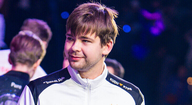 «В родной школе устроили линейку в мою честь». Малрин разговорился на интервью Шторма