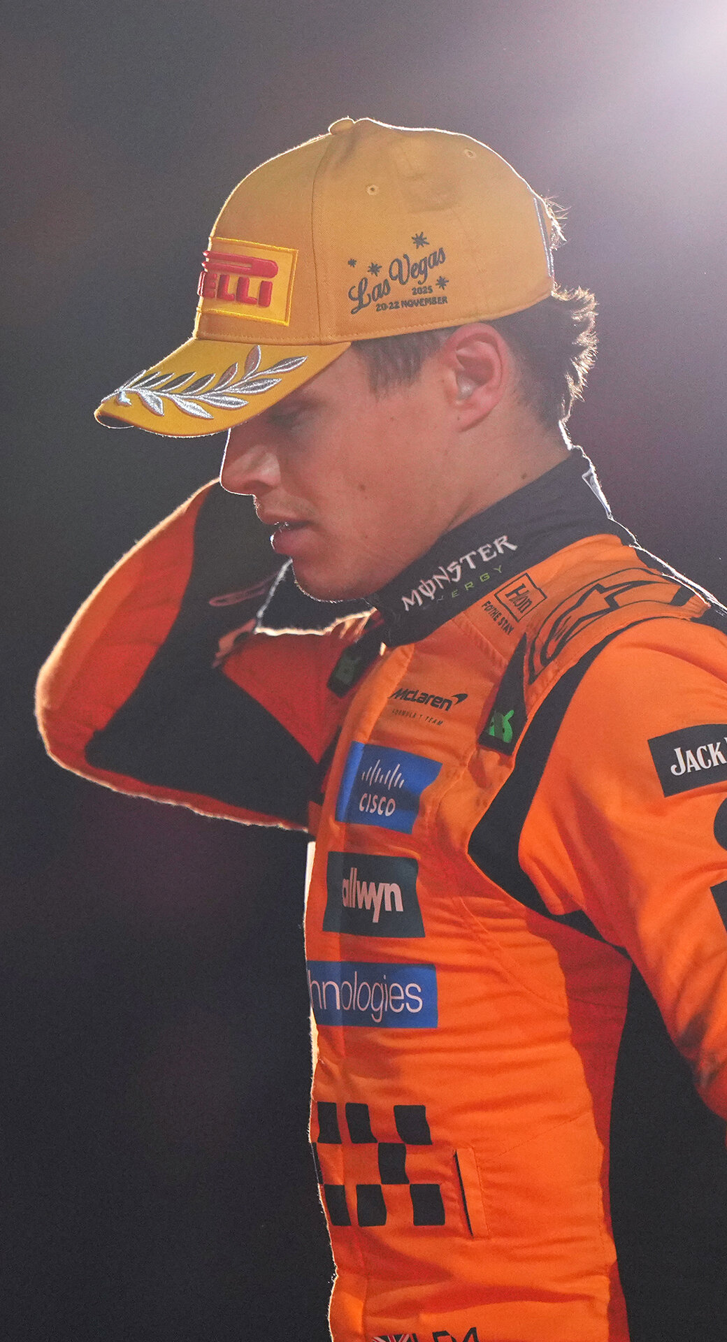 Безумие: Ферстаппен вдруг почти догнал Норриса. Из-за дисквала «Макларена»!