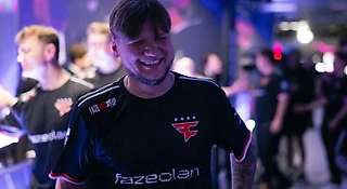 Симпл впервые за 2,5 года – в плей-офф мейджора! Протащил Faze за шкирку