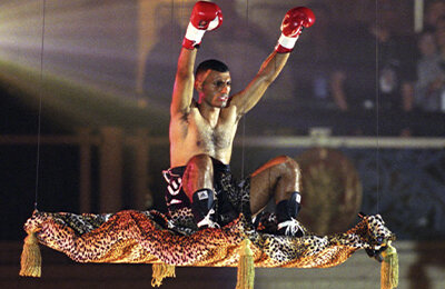 Нокаут за три удара – так защищал пояс Принц Хамед, который выходил на бои на ковре-самолете