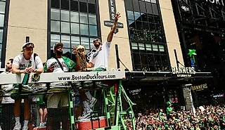 Нырнем в зеленое море! Парад в Бостоне собрал больше миллиона фанов