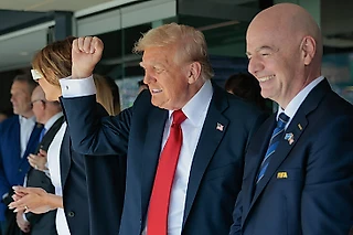 Трамп на финале КЧМ: что он там делал? Жал руку Сафонову, примазался к чемпионскому «Челси»