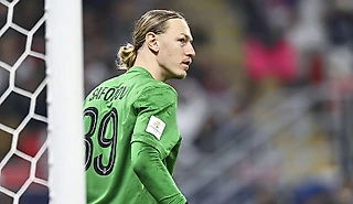 Сафонов тащил пенальти со сломанной рукой. Шок